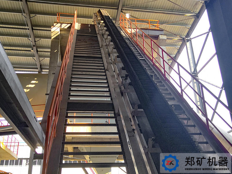 DJ大傾角帶式輸送機(jī)